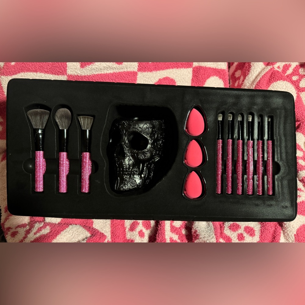 ESSENTIAL COLLECTION BRUSH SET